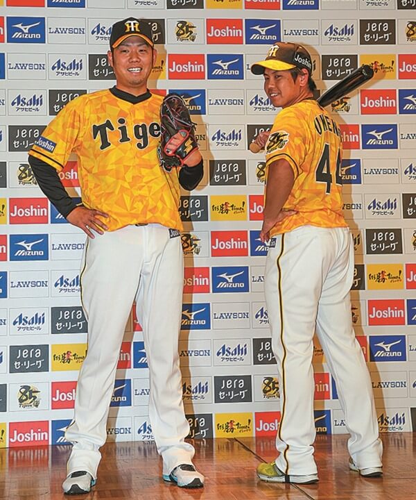 阪神・黄色ラインを入れた伝統の縦縞は健在／12球団歴代ユニフォーム