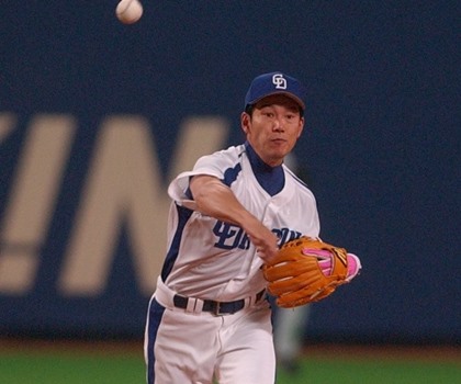 名手・井端弘和(元中日ほか)が明かすグラブ進化への“貢献” 「自分の