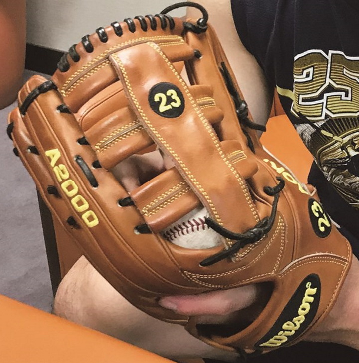 選手仕様　Wilson A2000 青木宣親 7ポジション別巧者のグラブ7 外野手・青木宣親 | 野球コラム - 週刊