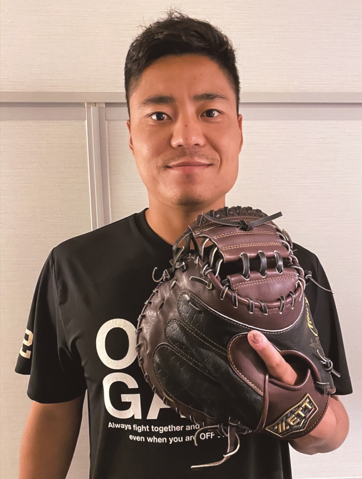 ポジション別巧者のグラブ2 捕手・中村悠平 同じモデルで10年以上戦う