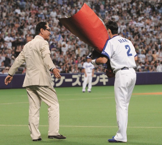 中日・荒木雅博 守備・走塁の名手が万感の通算2000安打達成！ | 野球