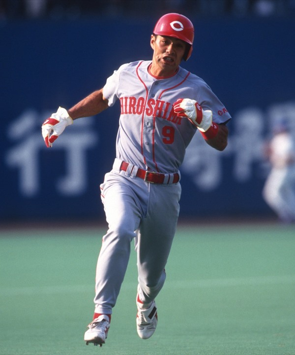 広島・緒方孝市(第18代監督) 球団史上初の3連覇に導いた手腕／監督徹底