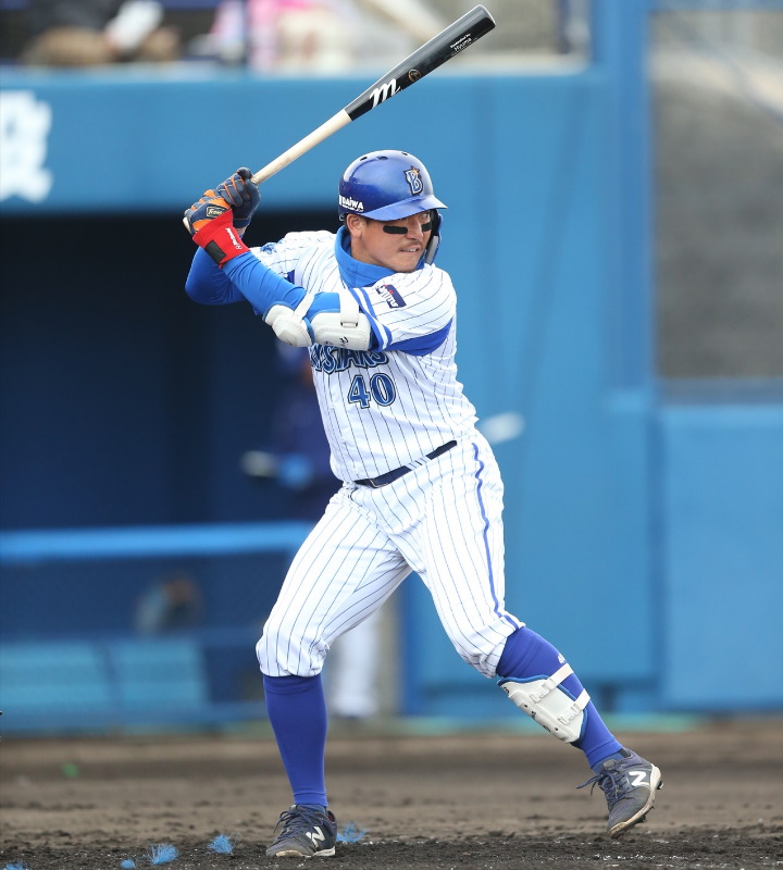 DeNA野球振興・スクール事業部 松井飛雄馬 大好きな子どもたちに囲まれ