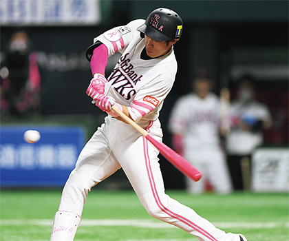 ソフトバンク・柳田悠岐 アンダーアーマーの母の日特別仕様ギア 1日