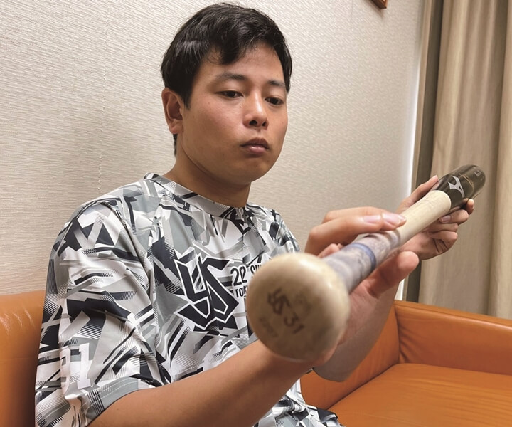 ヤクルト・山崎晃大朗 ミズノのバット 操作性が増した新バット