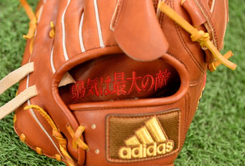 楽天・則本昂大こだわりのアディダス・投手用グラブ | 野球コラム