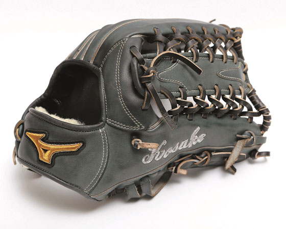 阪神タイガース…Under Armour 福留孝介モデル バッティンググローブ 阪神・福留孝介 ミズノの外野用グラブ 手と同じ動きする信頼度抜群の