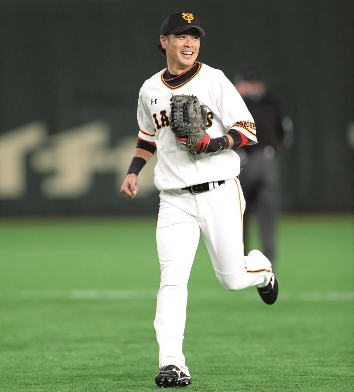 巨人・亀井善行 12年愛用のミズノの外野用グラブ 素手感覚を体現した