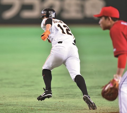 鈴木尚広　実使用スパイク 巨人・鈴木尚広コラム「僕のスパイクは体の一部です」 | 野球コラム