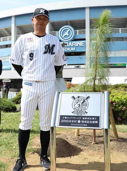 千葉ロッテマリーンズ　福浦和也 2軍監督　実使用　 支給品 ロッテ・福浦和也のメモリアルを刻む2000安打記念植樹 | 野球コラム