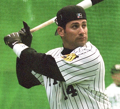 阪神で38本塁打を放ち18年ぶりの優勝に貢献も…巨人ではわずか17試合