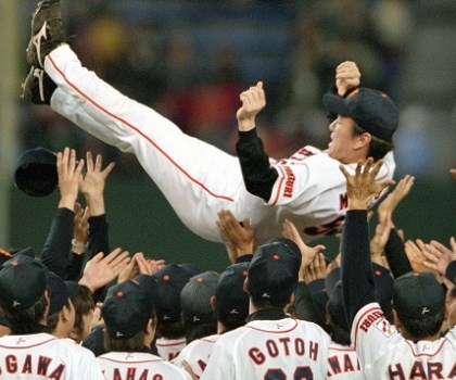 ゴジラ・松井秀喜、最後の巨人ユニフォーム【2002年11月23日】 | 野球