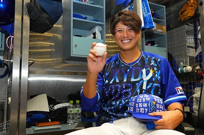 宮國椋丞選手がドラフトで球団が決まった際のサイン入りボールです。 幸せを噛みしめて――宮國椋丞、11年目のリスタート／BBB（BAY BLUE